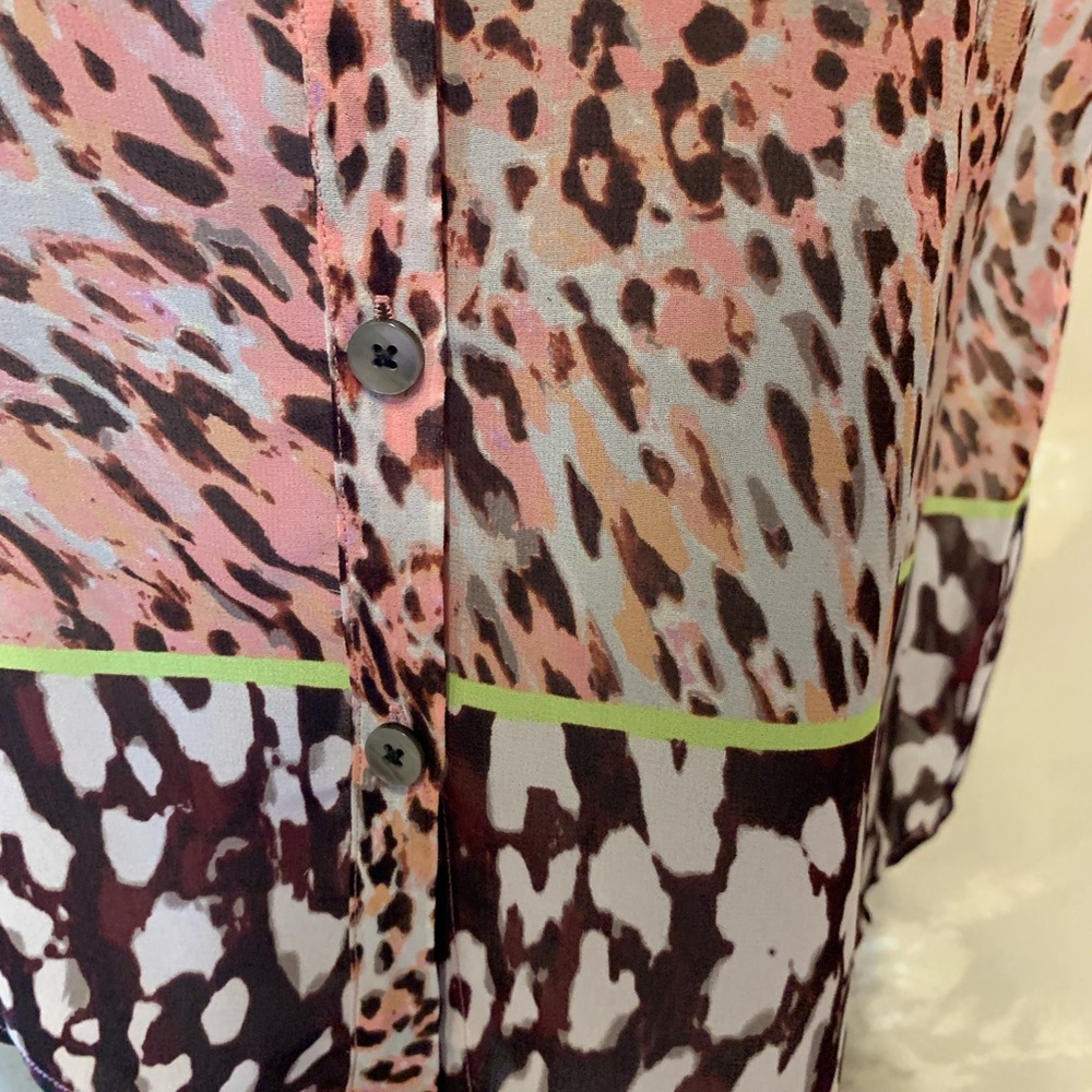 🌸Fun animal print top🌸 - Picture 6 of 6